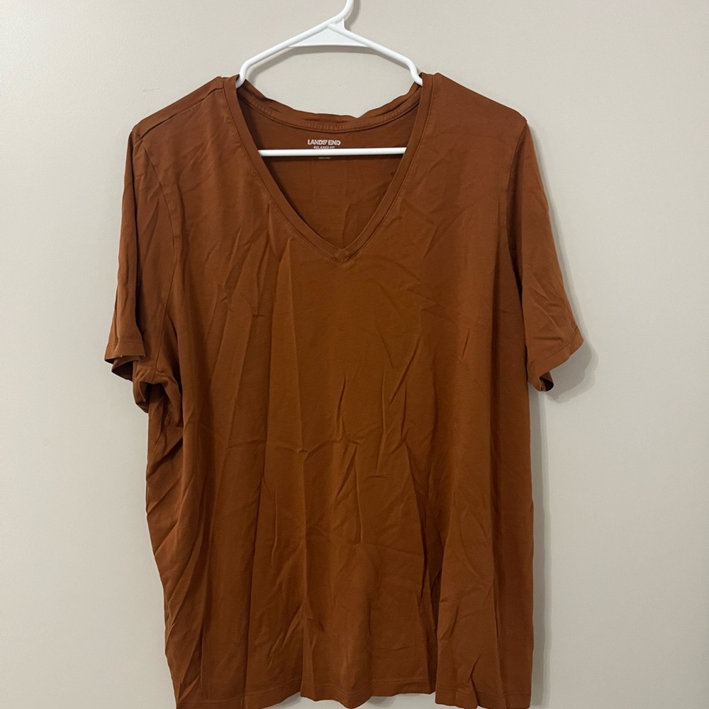 Lands end relaxed fit v-neck short sleeved shirt